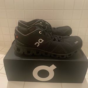 On Running Cloud X  Shoes (Size 8)